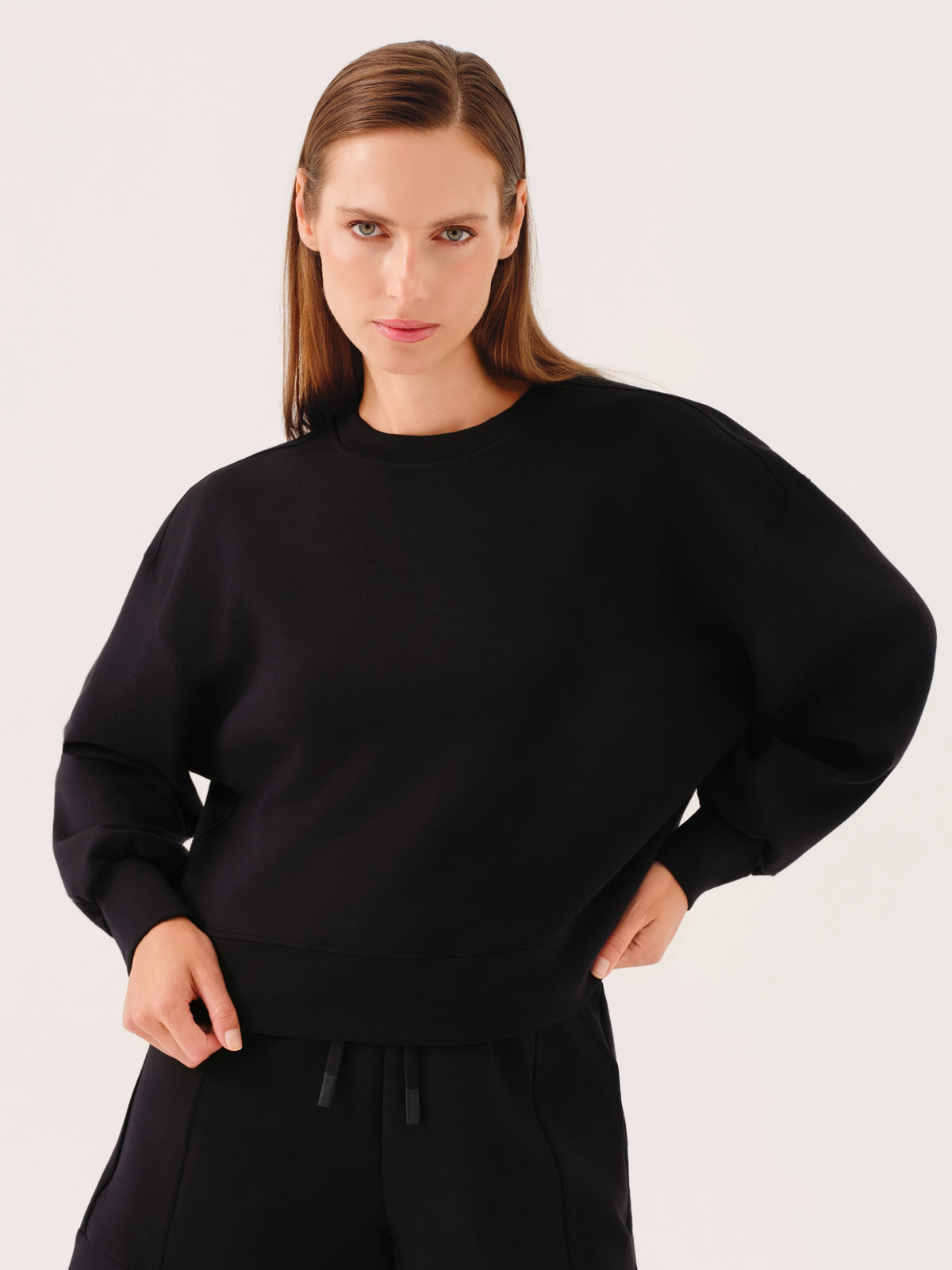 Refined Form Bisiklet Yaka Sweatshirt Siyah