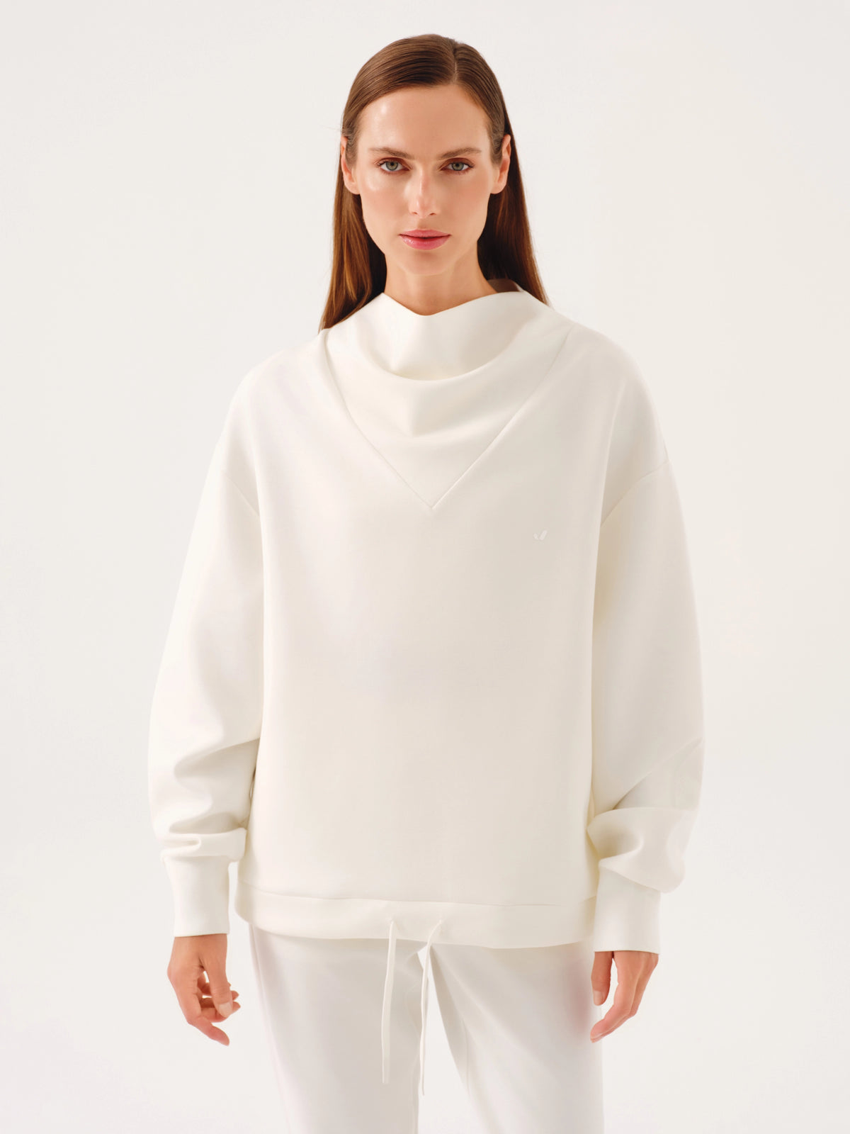 Refined Form Dökümlü Dik Yaka Sweatshirt Kemik
