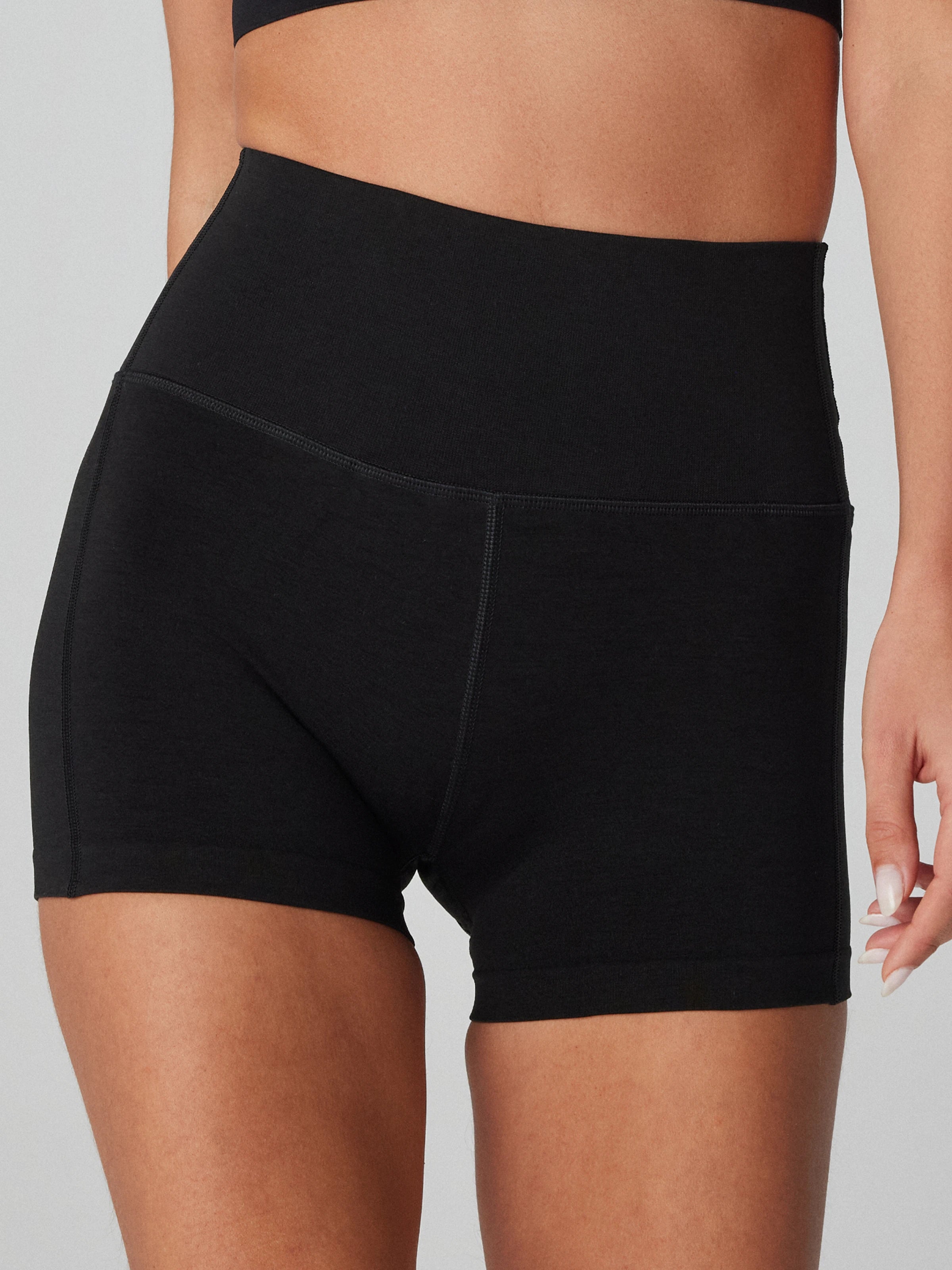 Aruba Toparlayıcı Mini Şort Siyah