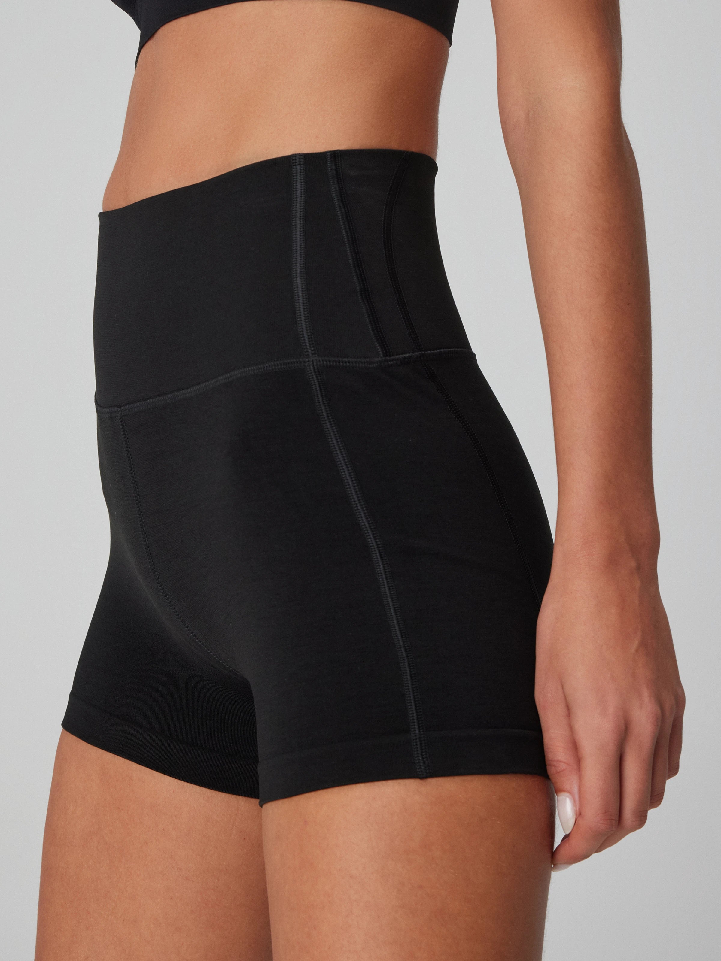 Aruba Toparlayıcı Mini Şort Siyah