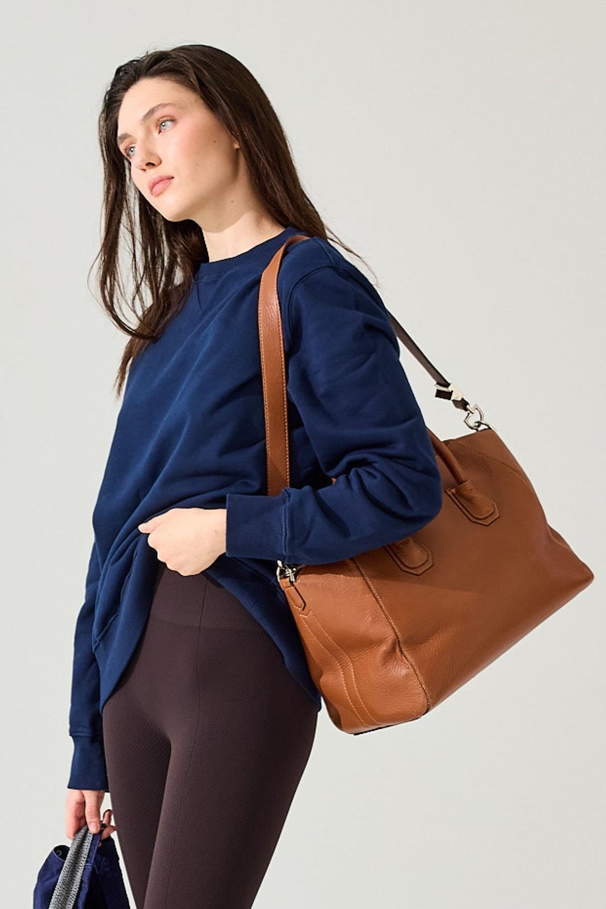 Lydney Kadın V Detaylı Sıfır Yaka Sweatshirt Lacivert