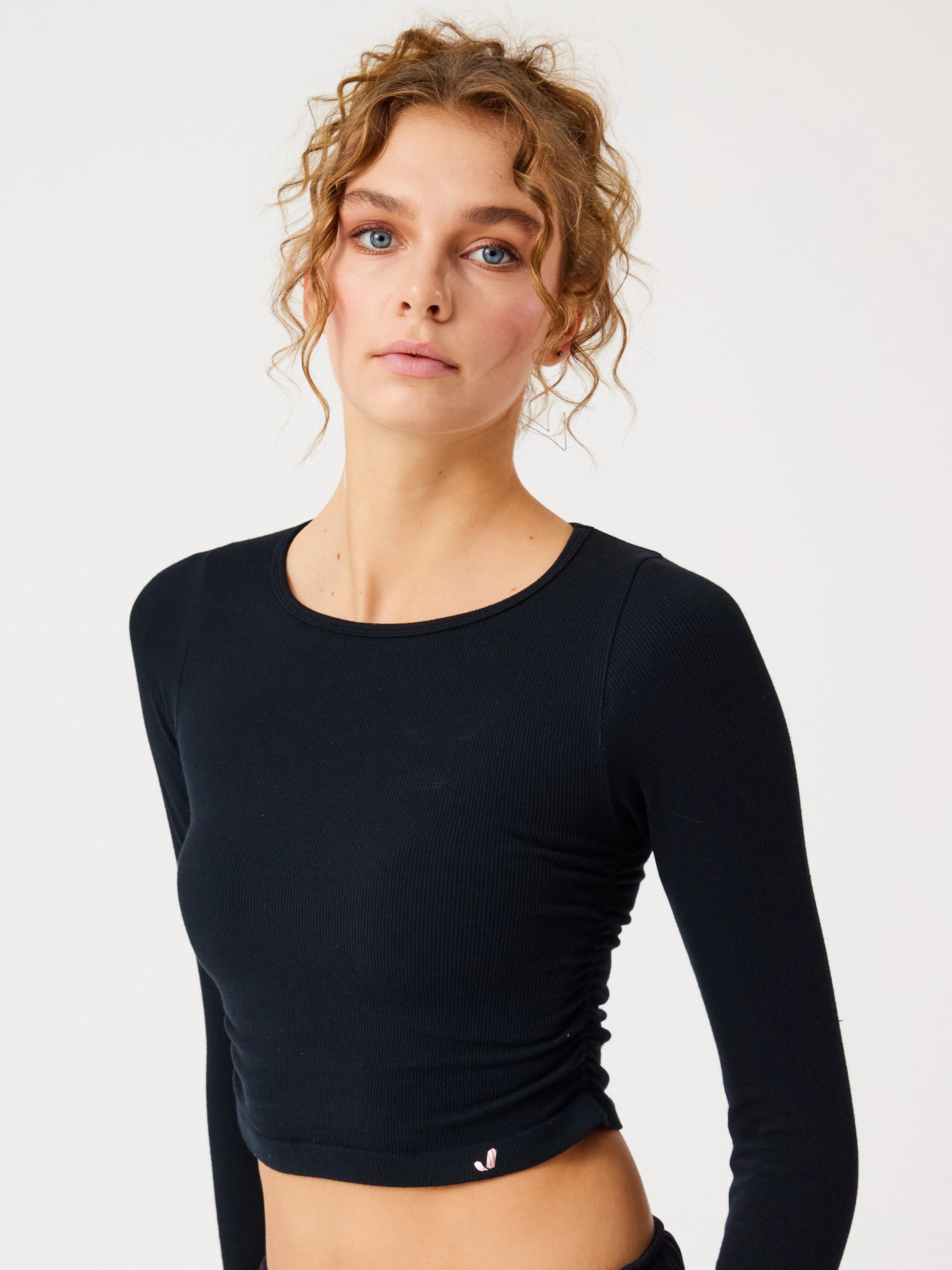 Aura Uzun Kol Büzgülü T-Shirt Siyah