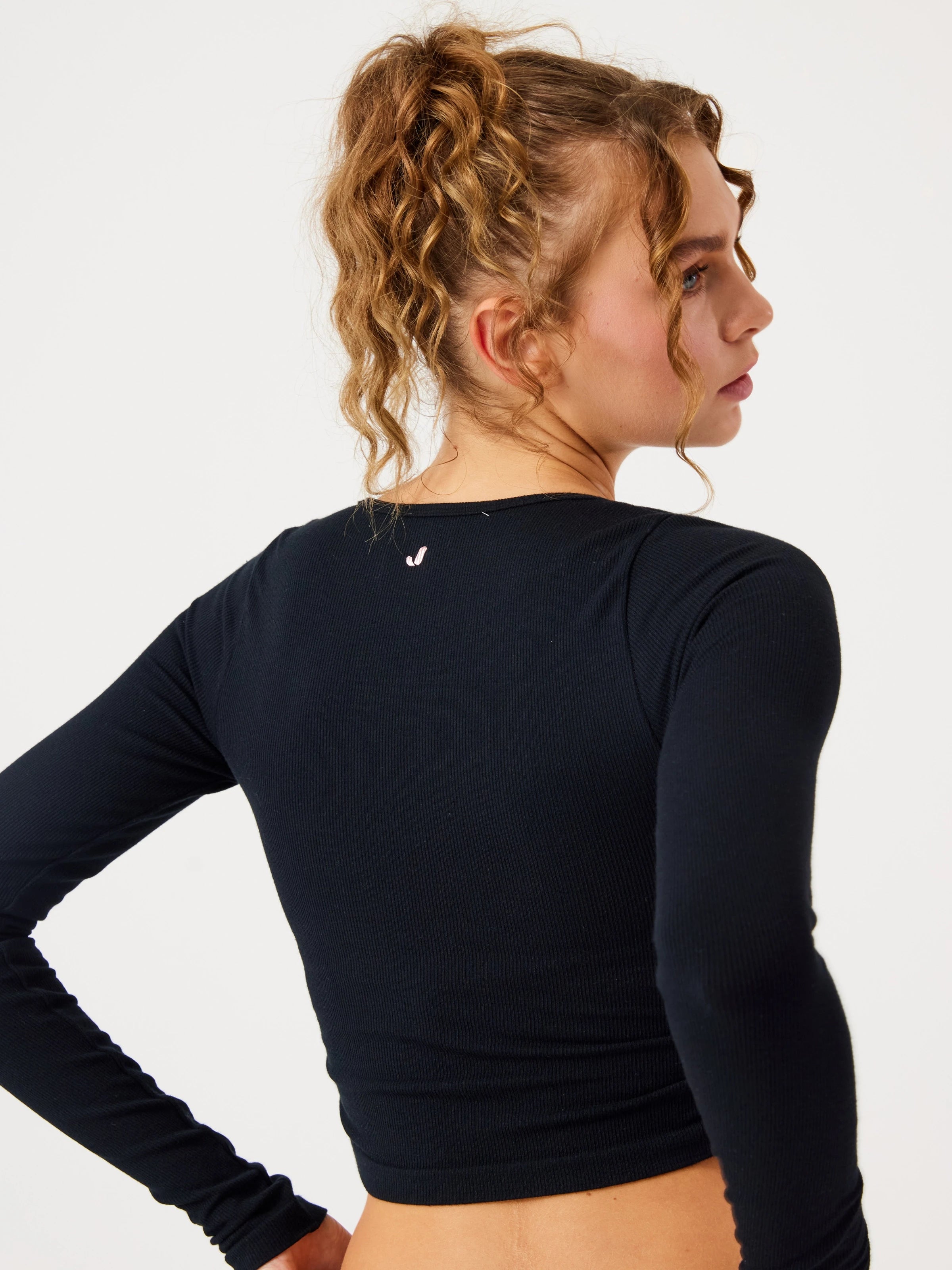 Aura Uzun Kol Büzgülü T-Shirt Siyah