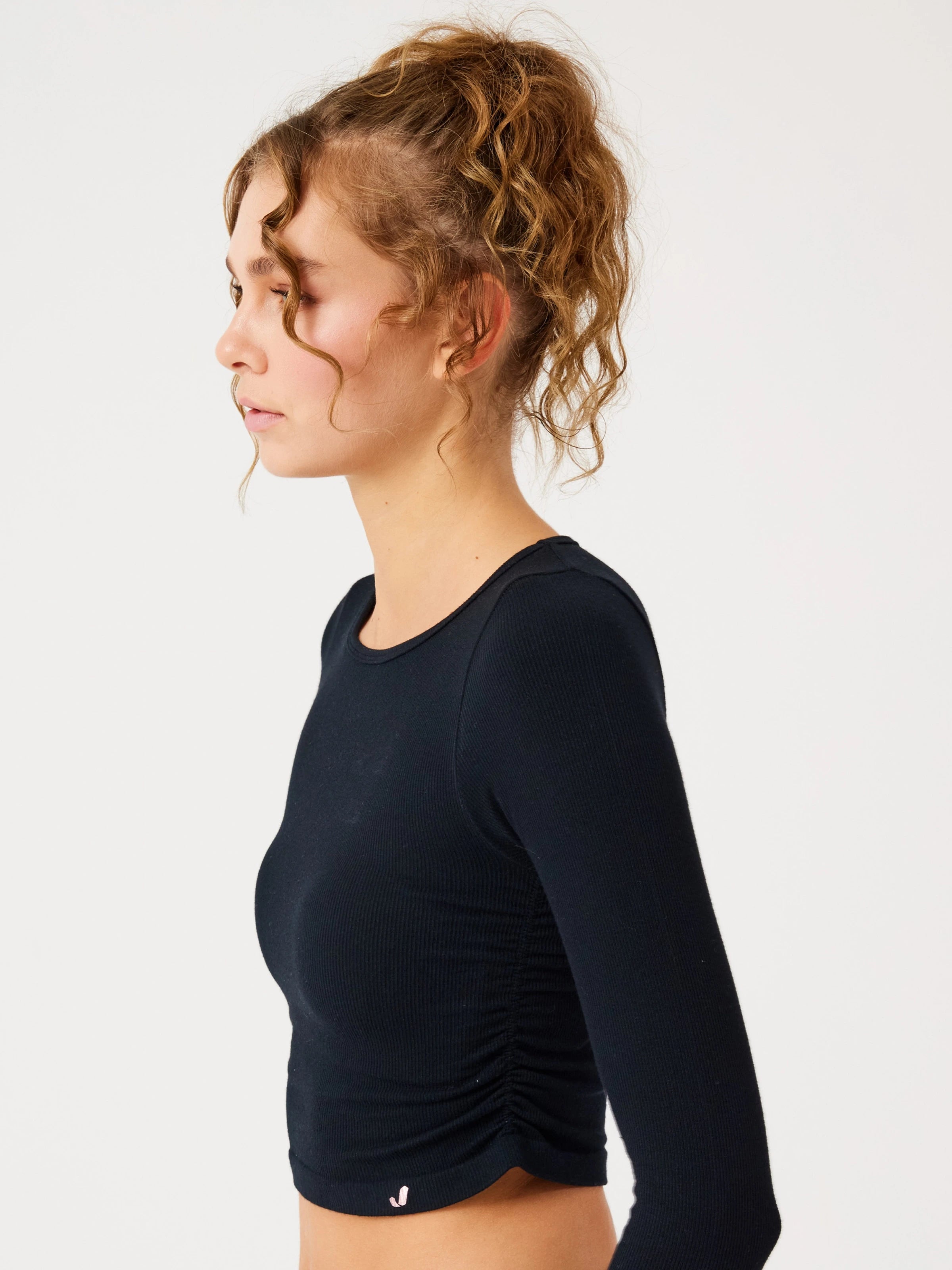 Aura Uzun Kol Büzgülü T-Shirt Siyah