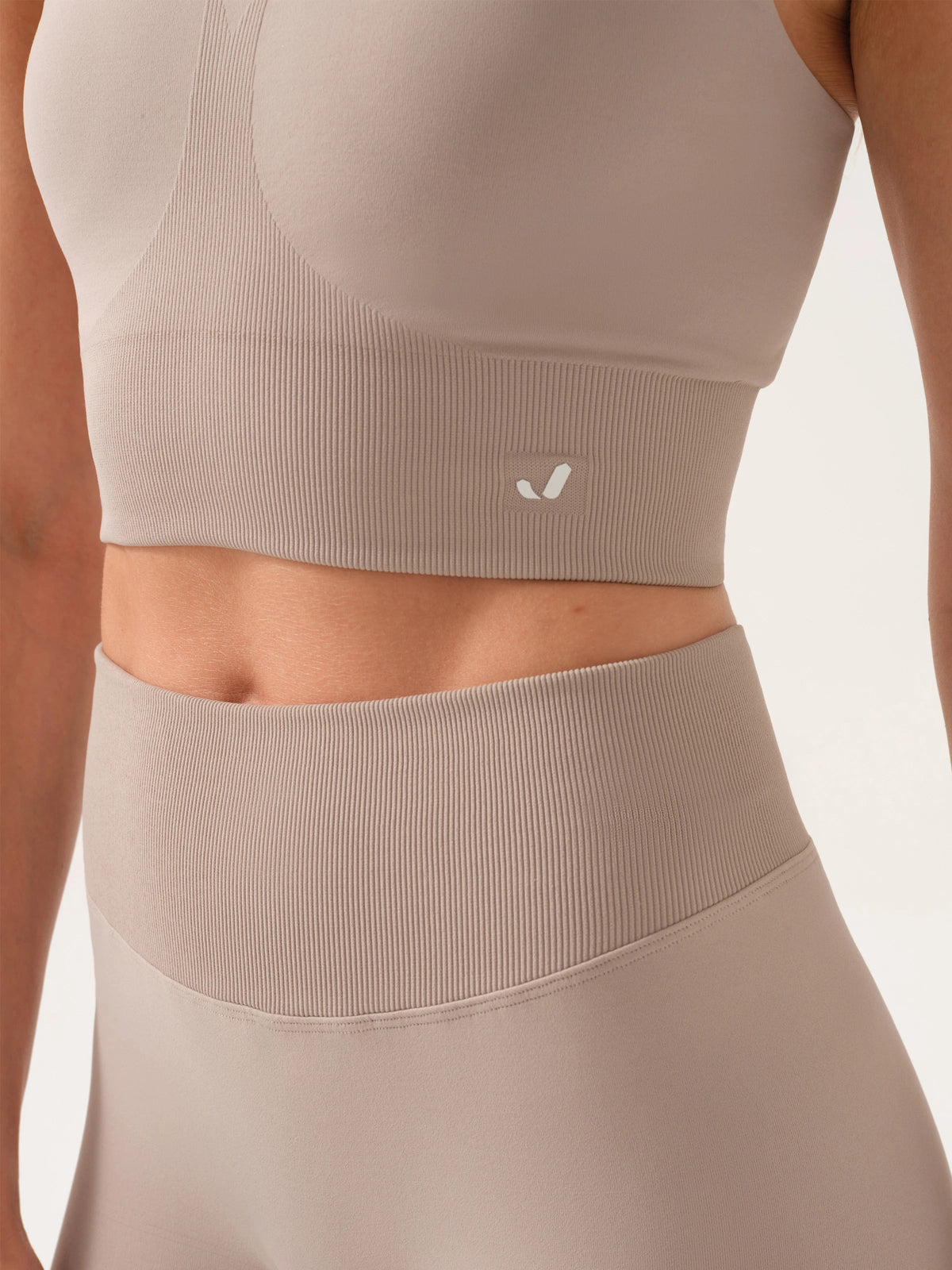 Motion Yumuşak Dokulu Crop Top Vizon