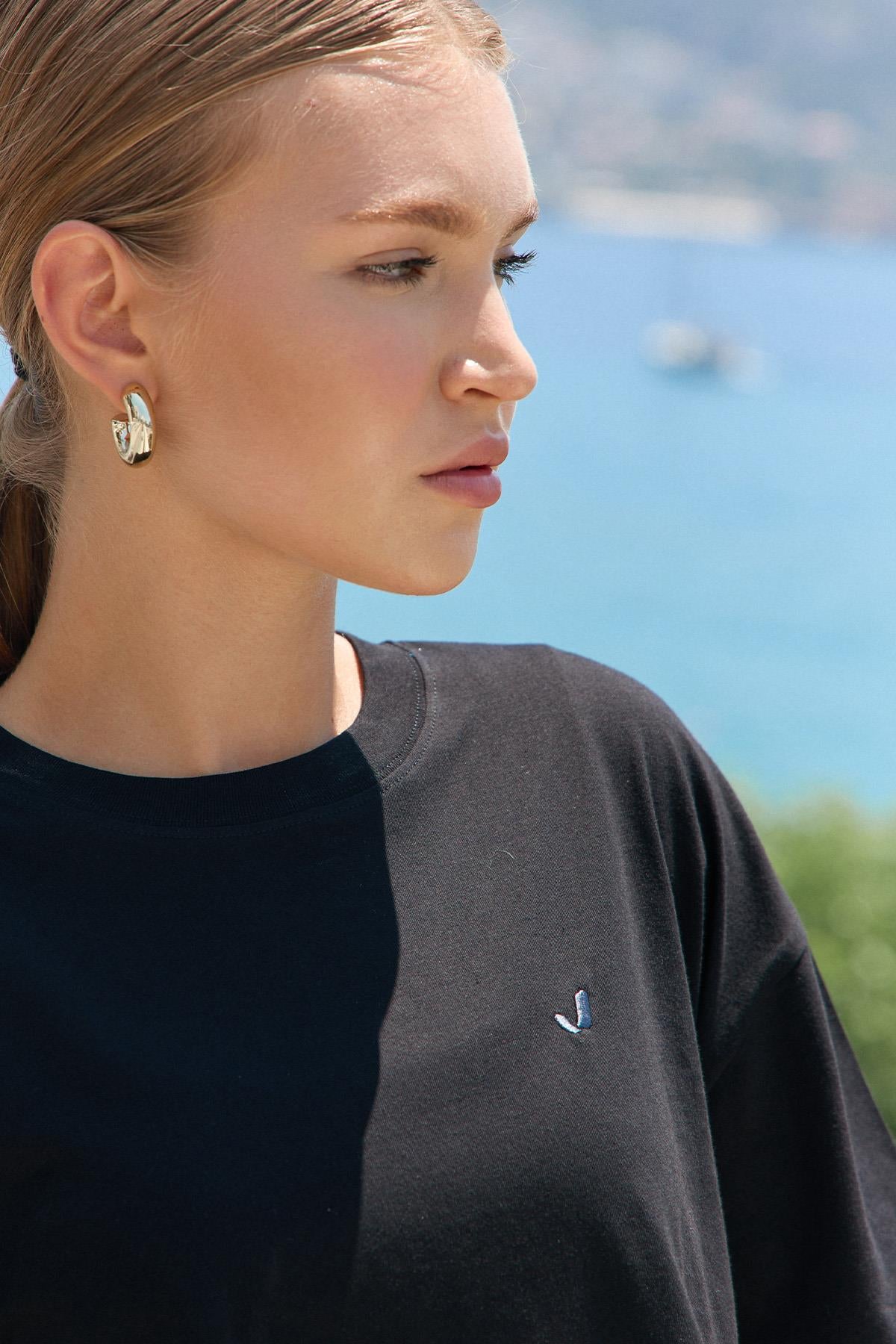 Aura Crop T-Shirt Black