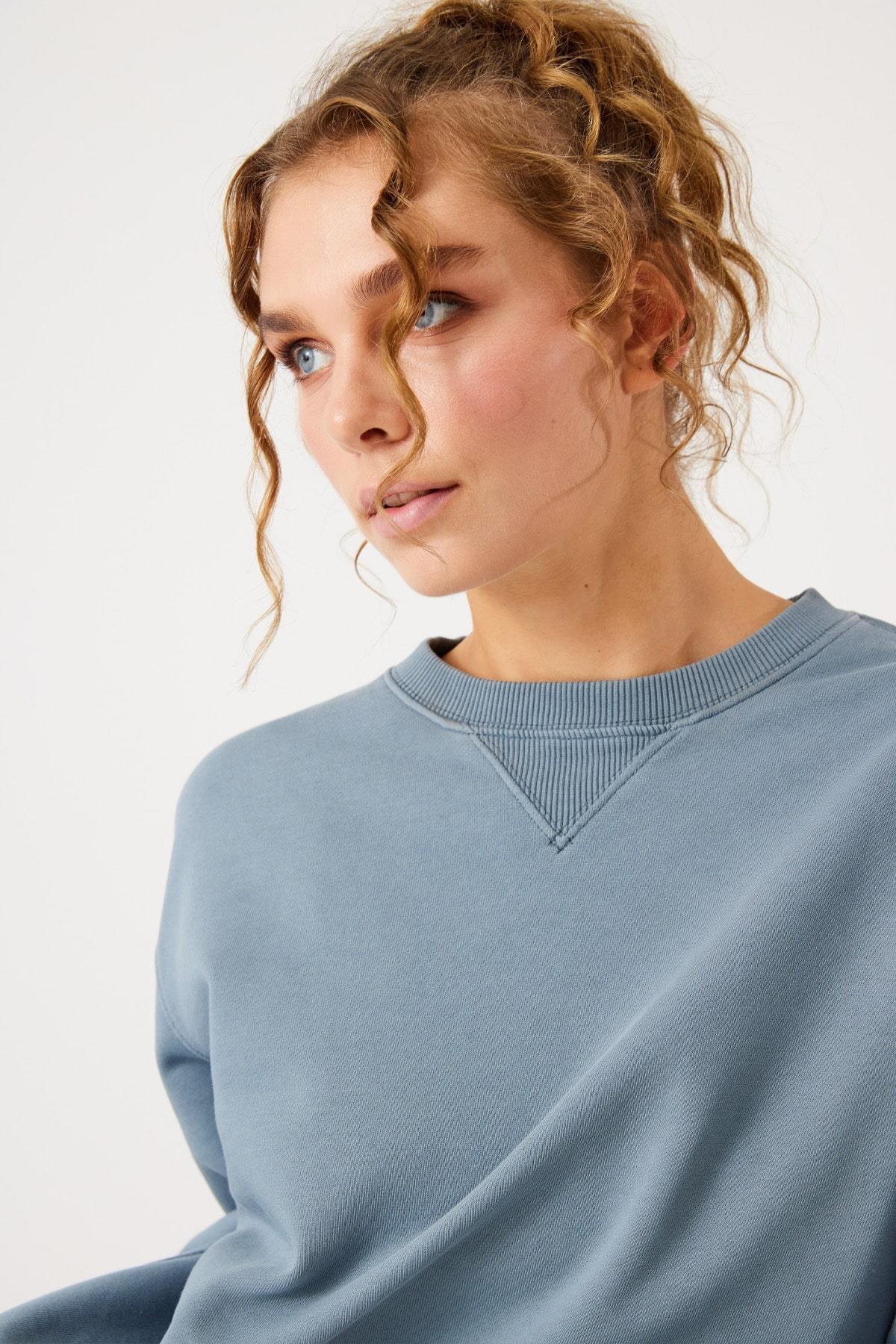 Lydney Women V Detail Crew Neck Sweatshirt Stone